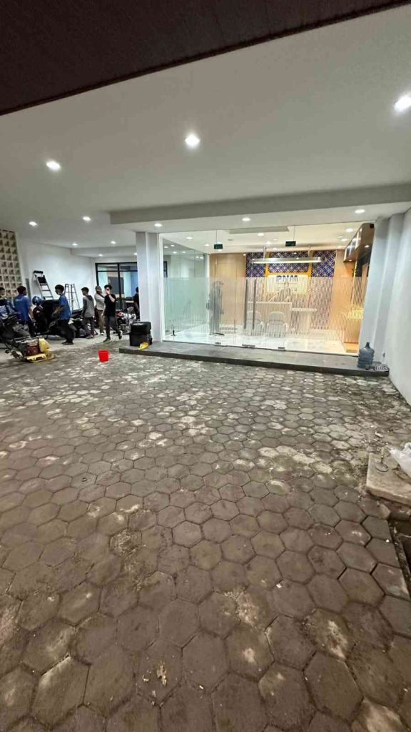 Pemasangan paving block area Bank PNM Bandung oleh PD MJA kontraktor paving block profesional dan terpercaya