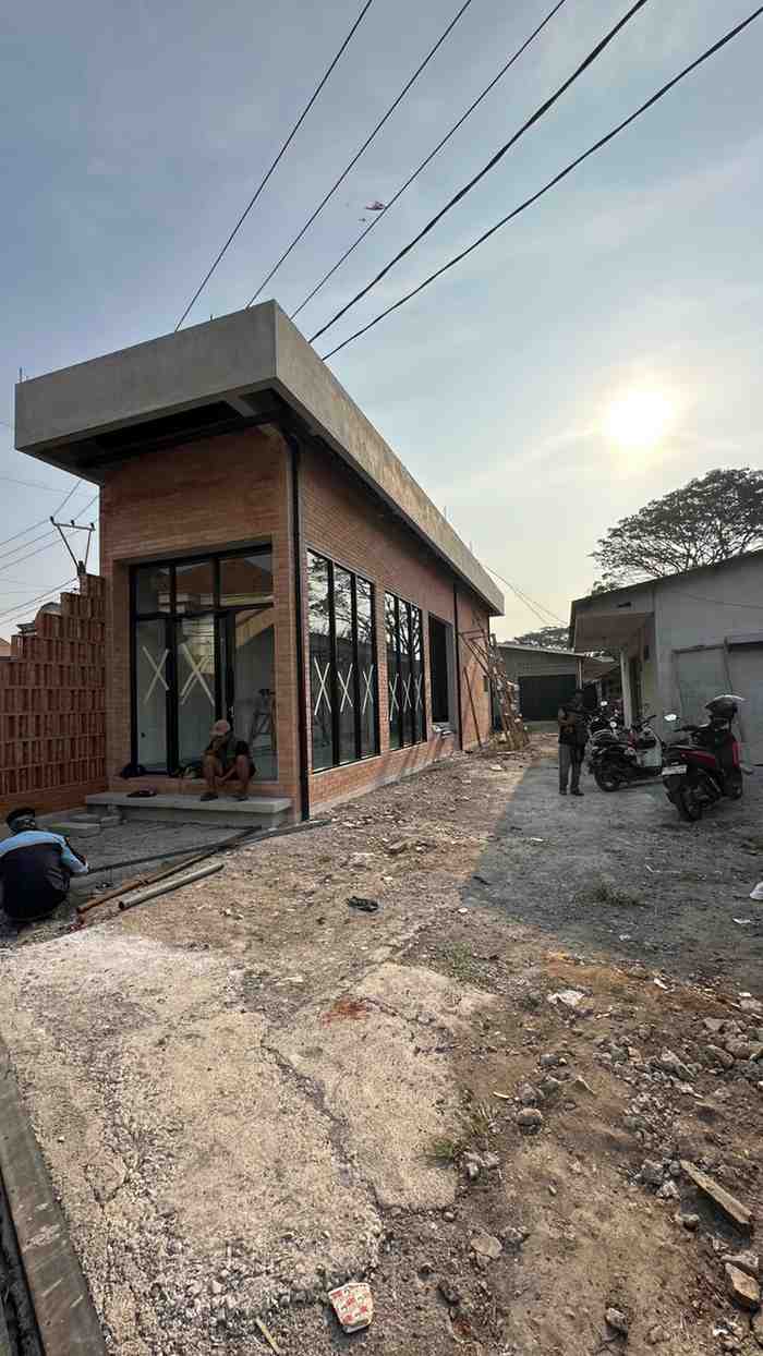 Pemasangan paving block parkir area toko Kopo Bandung oleh PD MJA kontraktor paving block profesional