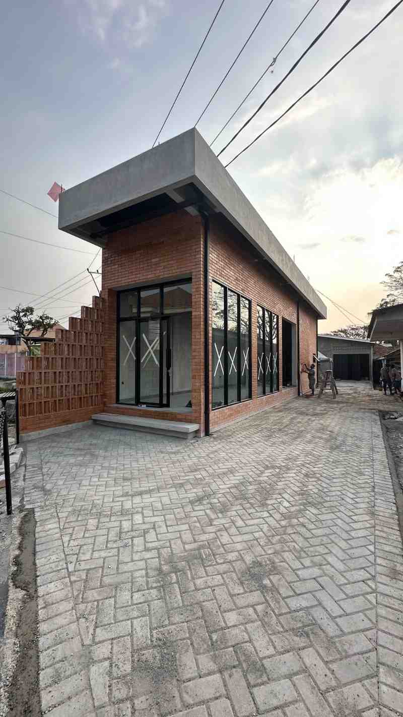 Pemasangan paving block parkir area toko Kopo Bandung oleh PD MJA kontraktor paving block profesional