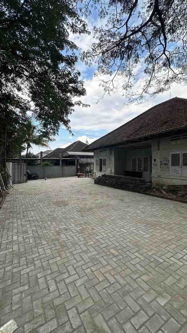 Pemasangan paving block di Rumah Dinas PLN Bandung oleh PD MJA kontraktor paving block profesional dan terpercaya